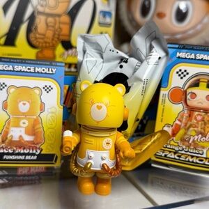 Mega Space Molly 100% series 4 Funshine Bear From Pop Mart